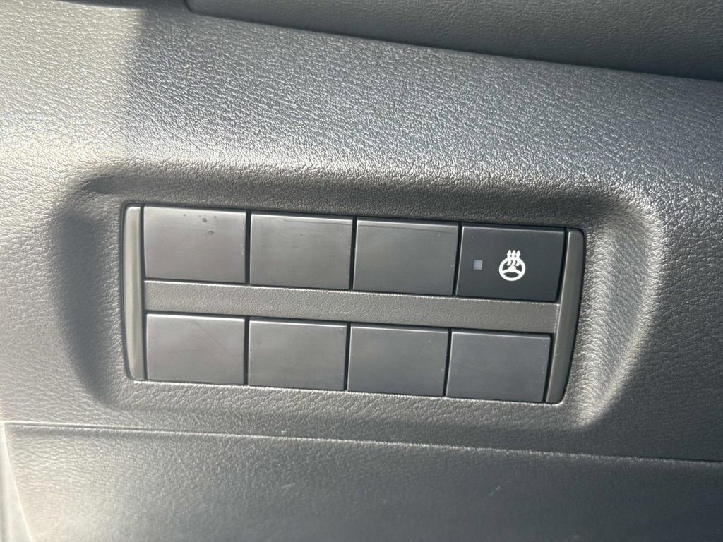Used 2023 Nissan Kicks SR w/ SR Premium Package FWD image 38