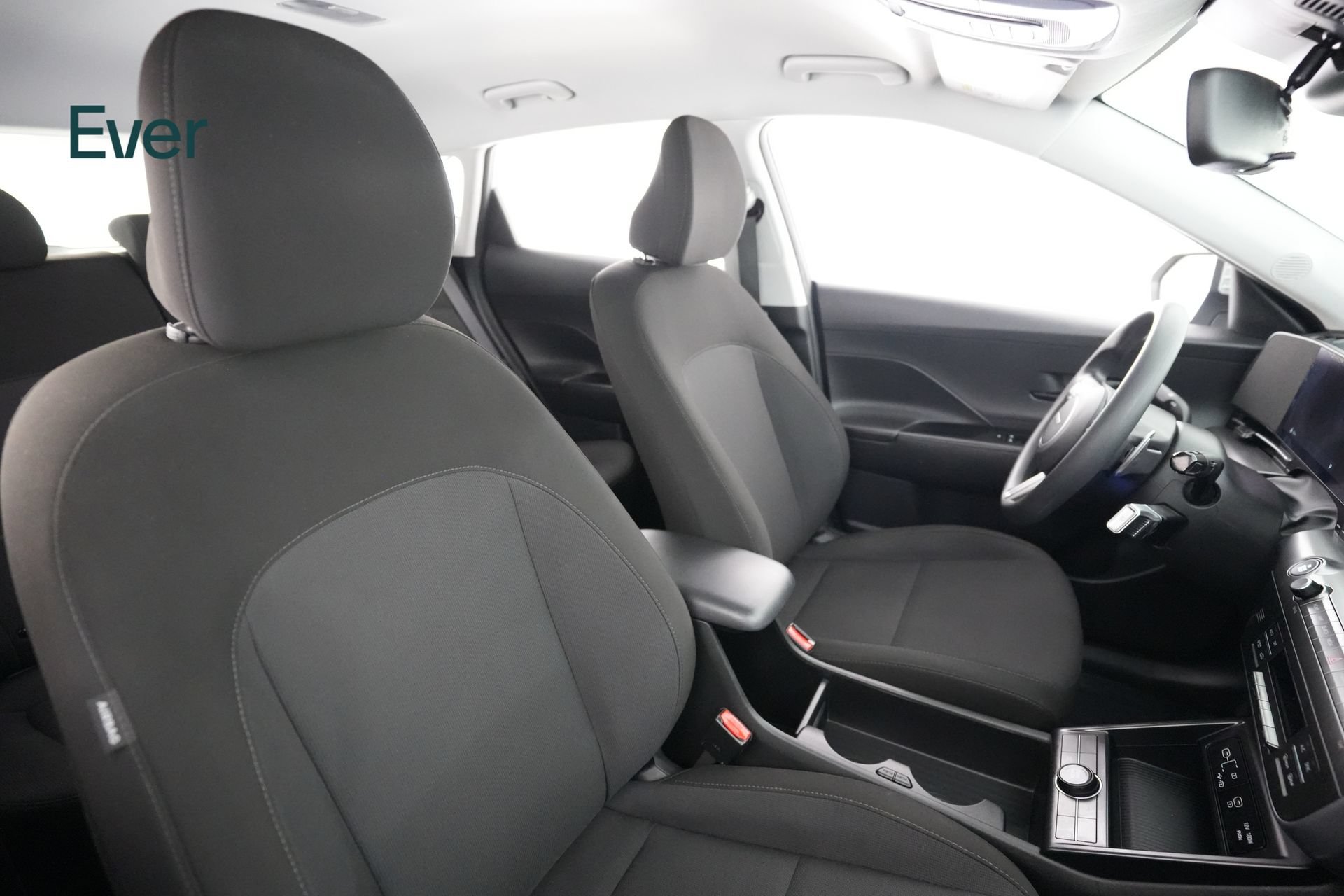 Used 2024 Hyundai Kona SE FWD image 23