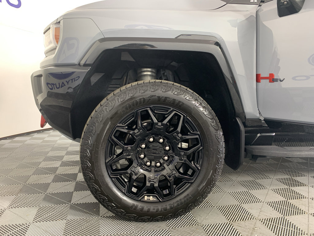 Used 2025 GMC Hummer EV 2X w/ LPO, Sport Package image 12