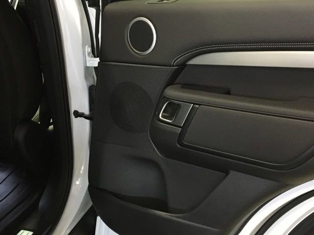 New 2024 Land Rover Discovery Dynamic SE image 30