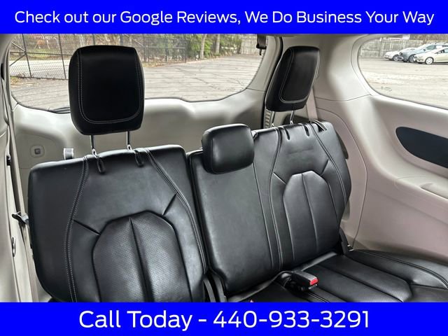Used 2023 Chrysler Pacifica Touring-L FWD image 21