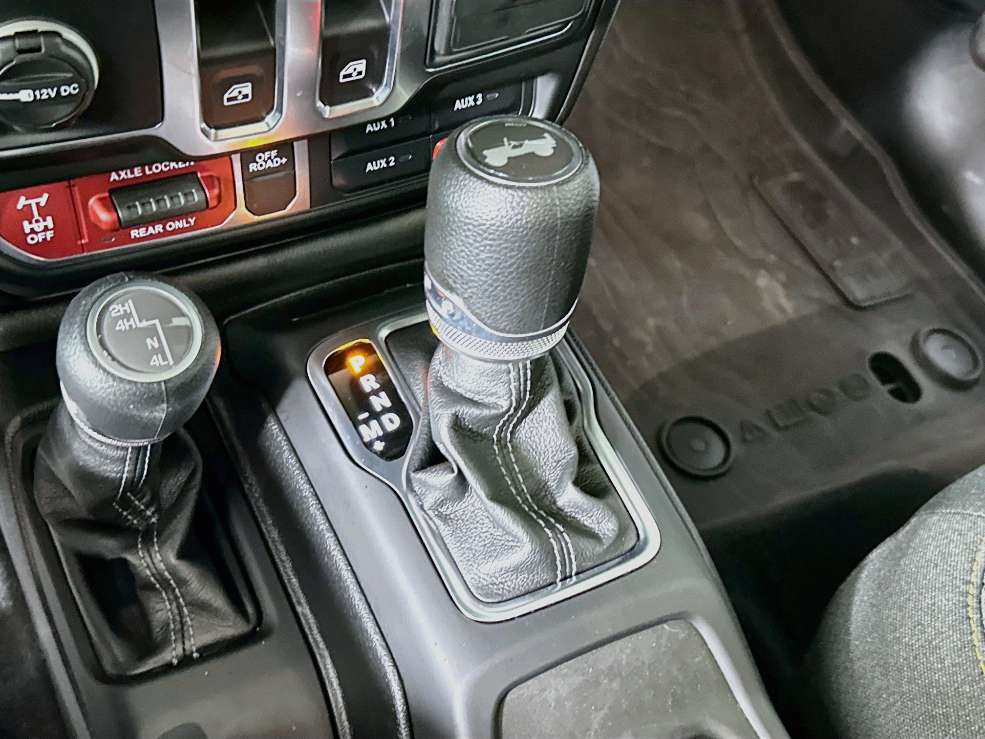 Used 2025 Jeep Wrangler Sport AWD/4WD image 23