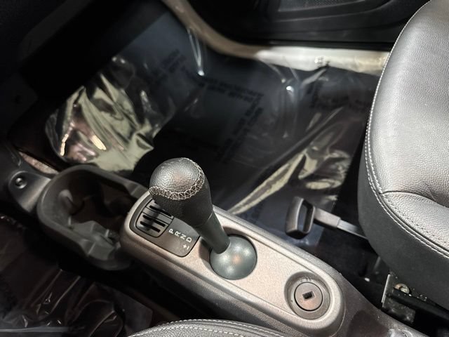 Used 2015 smart fortwo passion w/ Comfort Package RWD image 17