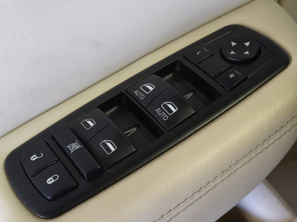 Used 2015 Chrysler 200 C w/ Navigation & Sound Group I image 27