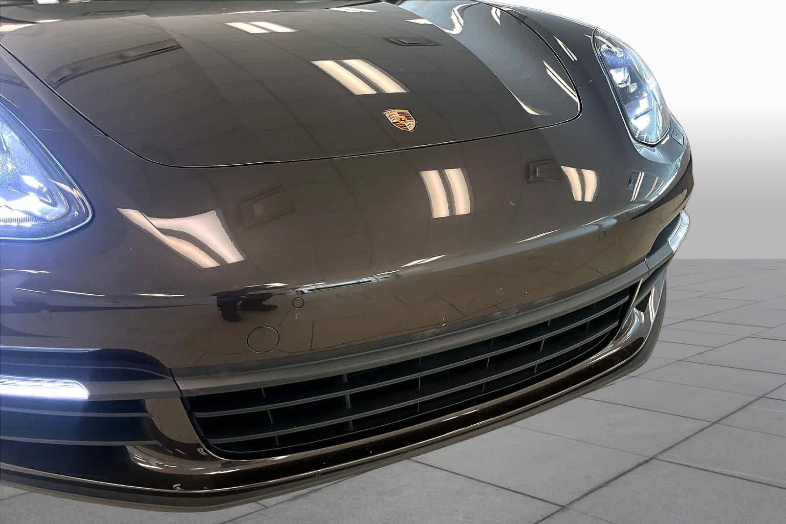 Used 2018 Porsche Panamera 4 AWD/4WD image 27
