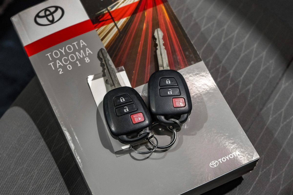 Used 2018 Toyota Tacoma SR w/ SR Convenience Package AWD/4WD image 61