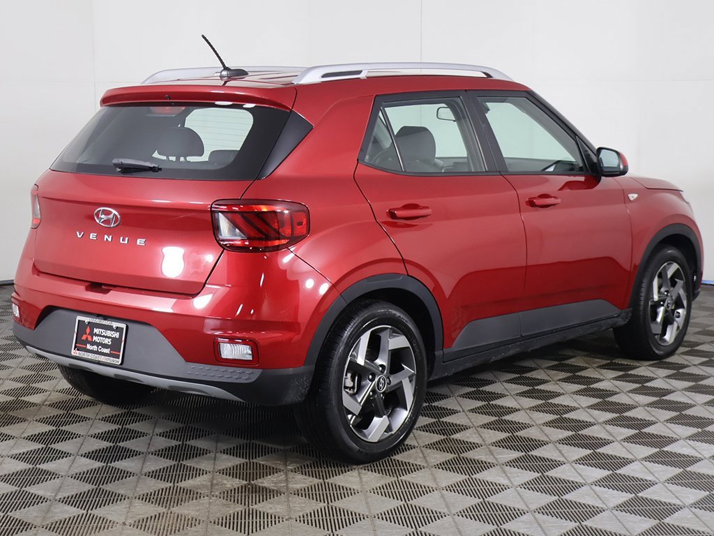 Used 2023 Hyundai Venue SEL image 8