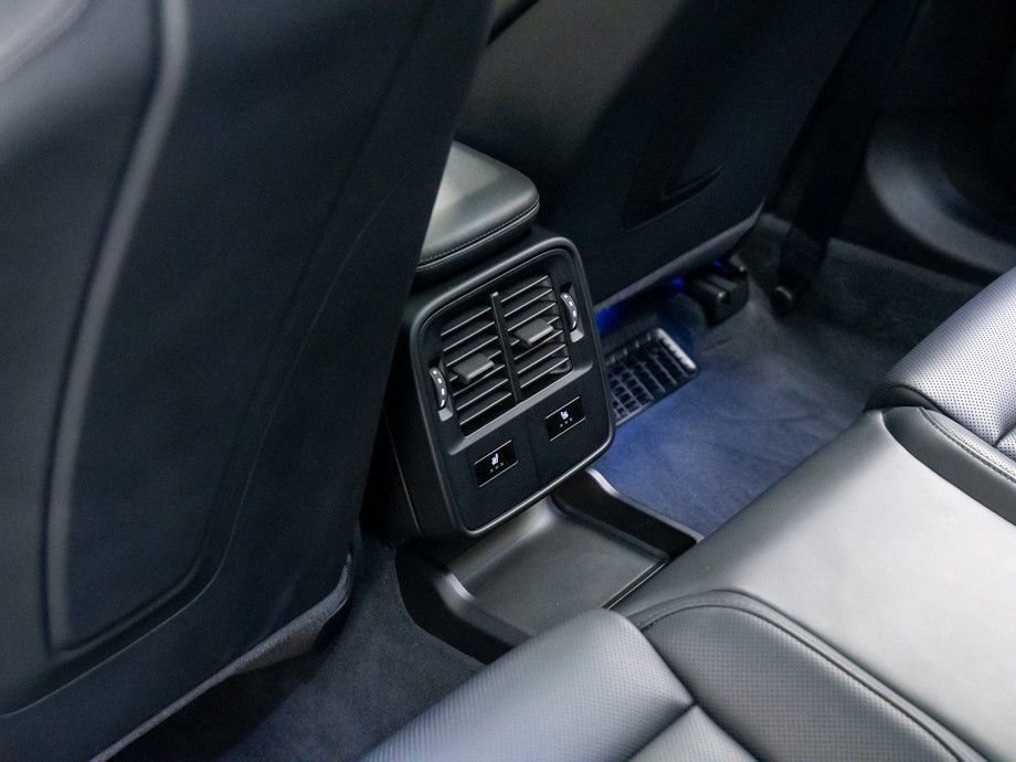 Used 2021 Porsche Taycan Turbo S image 19