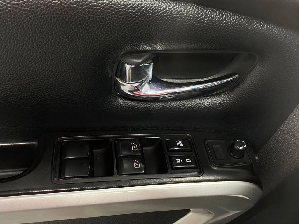 Used 2019 Nissan Titan SV w/ SV Convenience Package AWD/4WD image 14