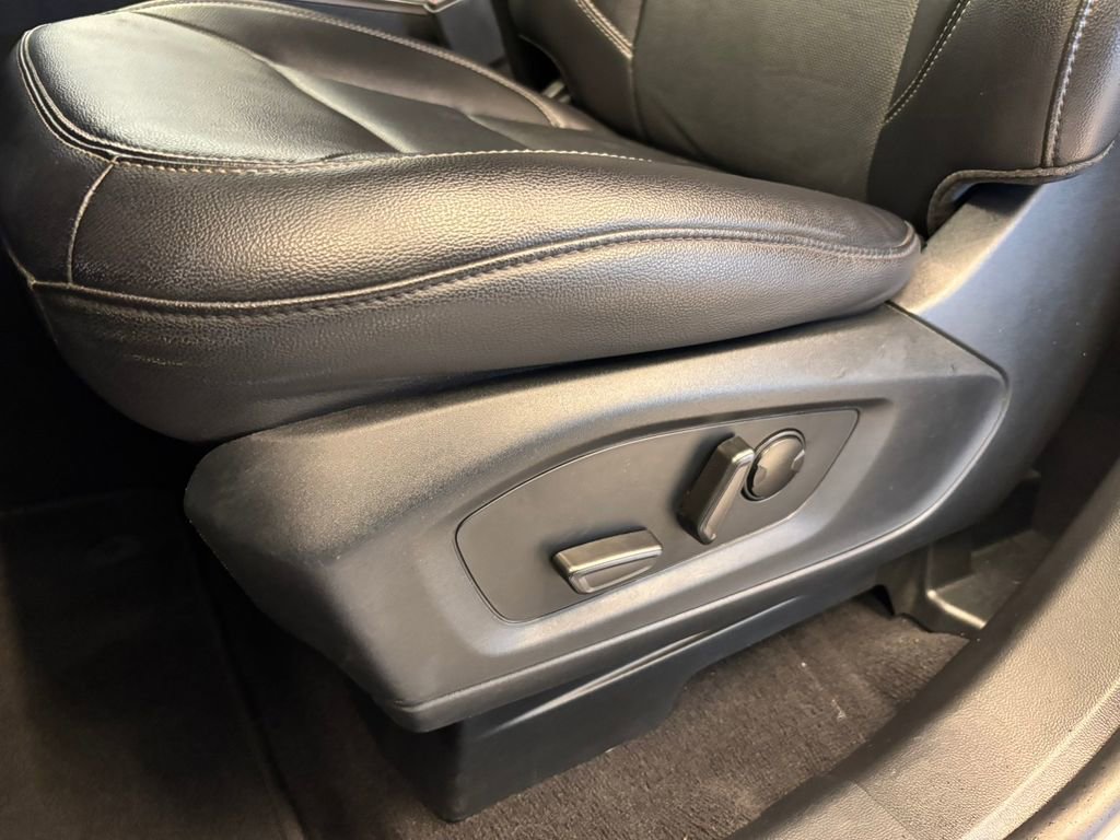 Used 2023 Ford Explorer Limited image 14