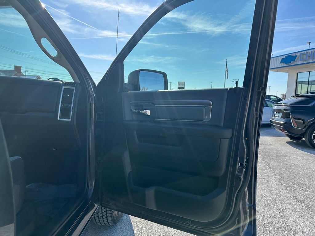 Used 2024 RAM 1500 Classic SLT image 17