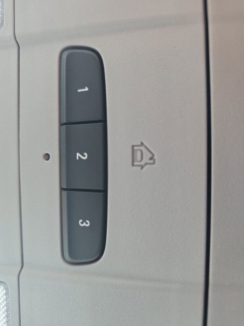 Used 2020 Chevrolet Equinox LT image 32