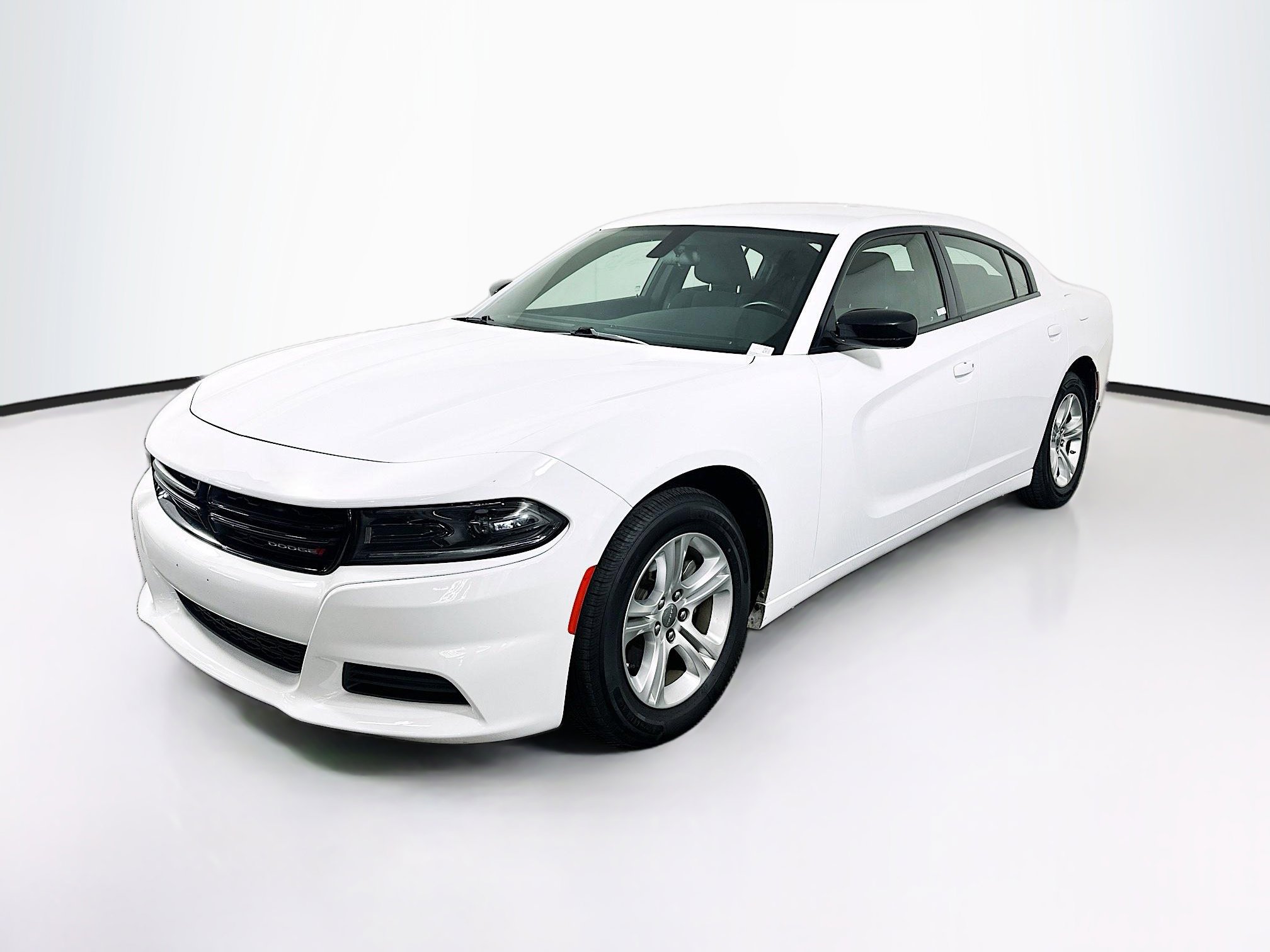 Used 2023 Dodge Charger SXT RWD image 3