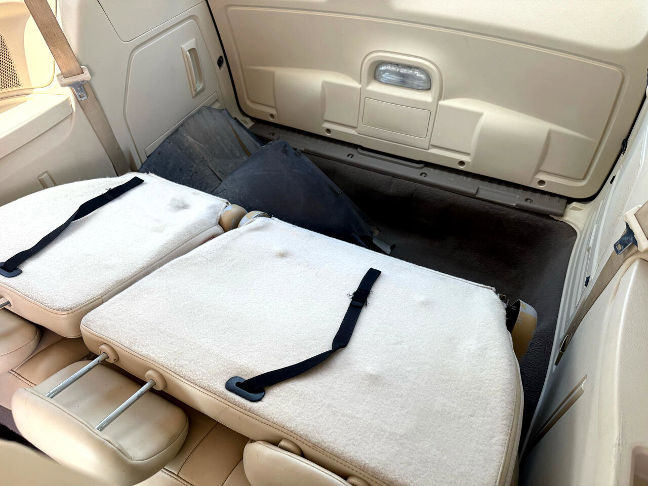 Used 2009 Chrysler Town & Country Limited w/ Entertainment Group #3 image 18