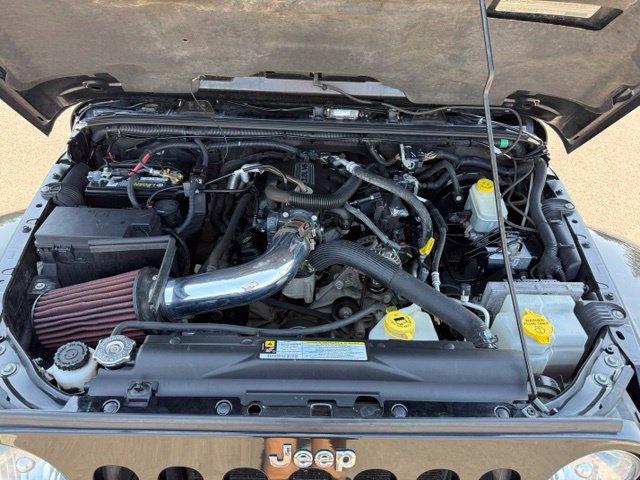 Used 2011 Jeep Wrangler Unlimited Sahara AWD/4WD image 27
