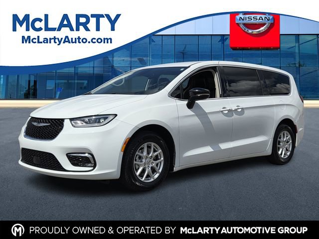 Used 2024 Chrysler Pacifica Touring-L image 1