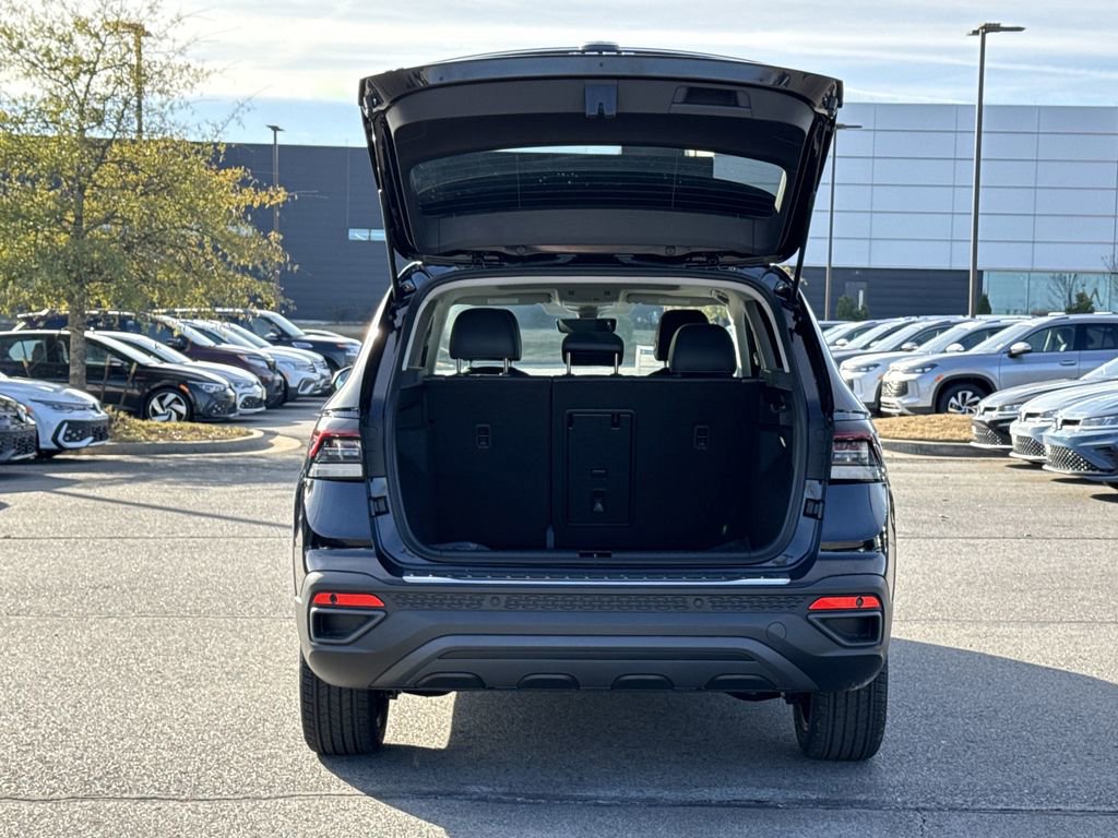 New 2026 Volkswagen Taos SE image 15