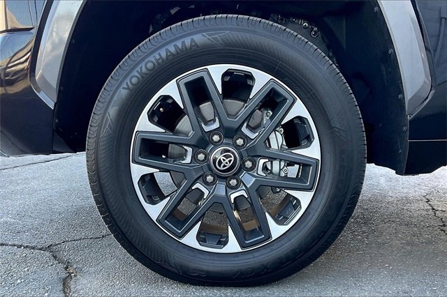 Used 2025 Toyota Tundra Limited image 8