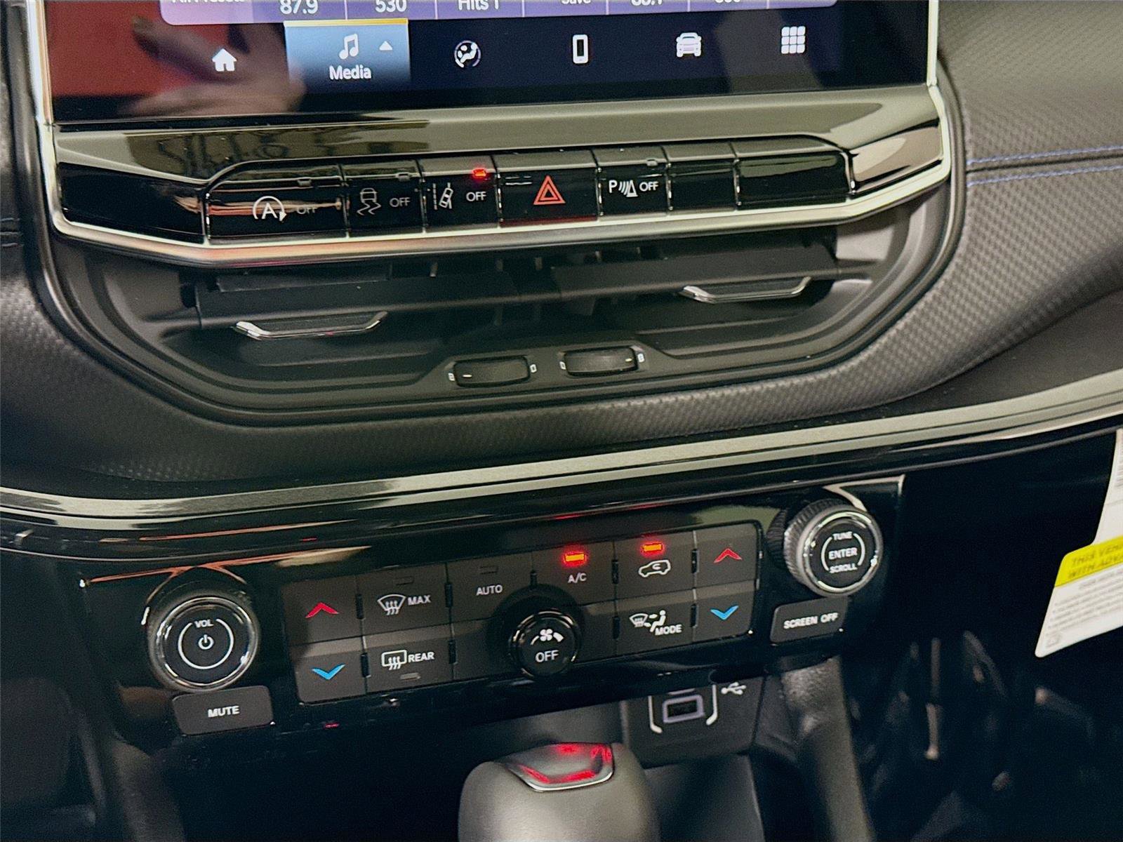 New 2026 Jeep Compass Limited AWD/4WD image 9
