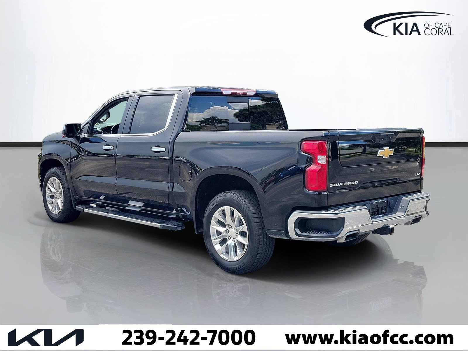 Used 2022 Chevrolet Silverado 1500 LTZ w/ LTZ Premium Package AWD/4WD image 4