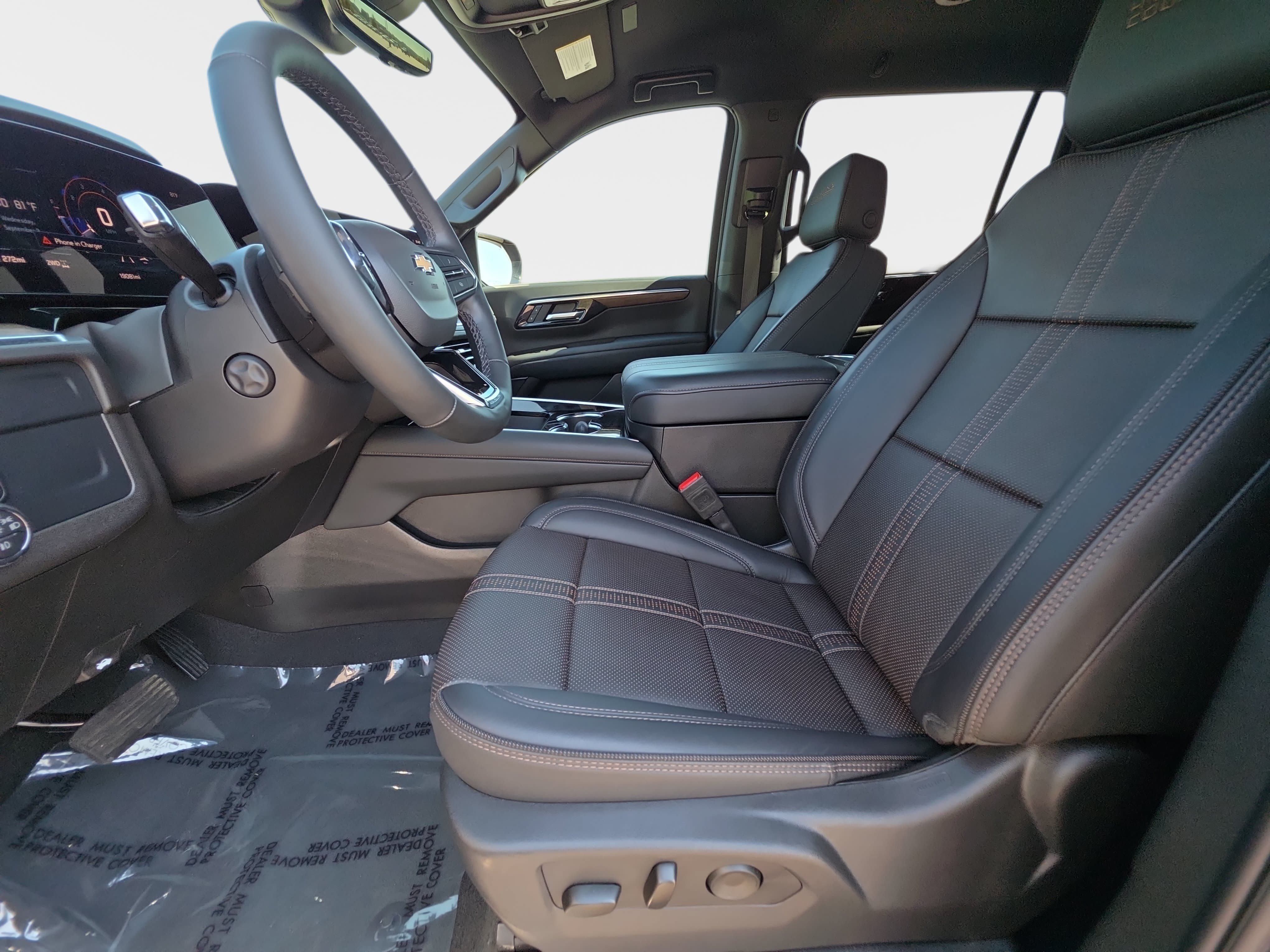 Used 2025 Chevrolet Suburban High Country AWD/4WD image 16