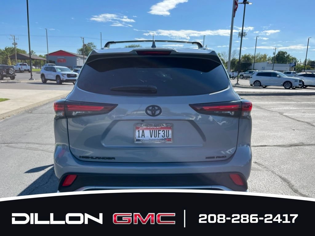Used 2025 Toyota Highlander XSE AWD/4WD image 4
