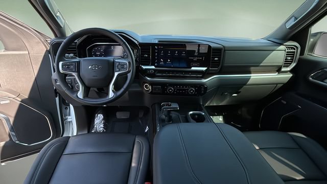 Used 2025 Chevrolet Silverado 1500 LT Trail Boss w/ Convenience Package II AWD/4WD image 16