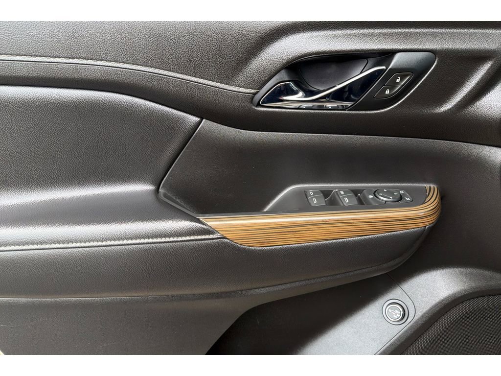 Used 2021 GMC Acadia SLE w/ Driver Convenience Package FWD image 11