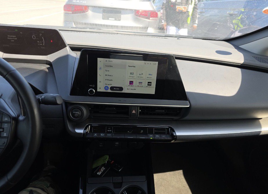 Used 2025 Toyota Prius LE FWD image 12