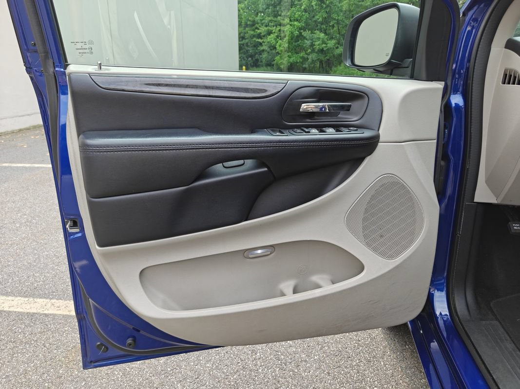 Used 2019 Dodge Grand Caravan SE w/ UConnect Hands-Free Group FWD image 19