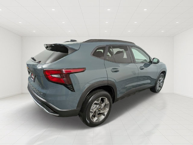 Used 2025 Chevrolet Trax LT FWD image 5