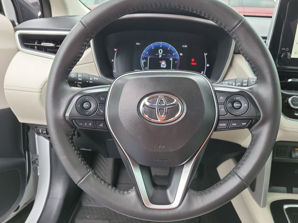 Used 2024 Toyota Corolla Cross XLE image 12