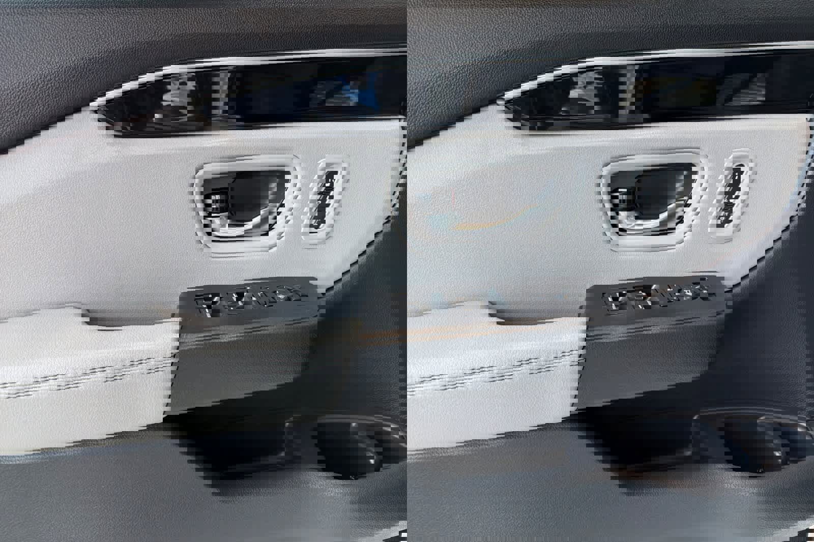 Used 2025 Honda Pilot Touring image 14