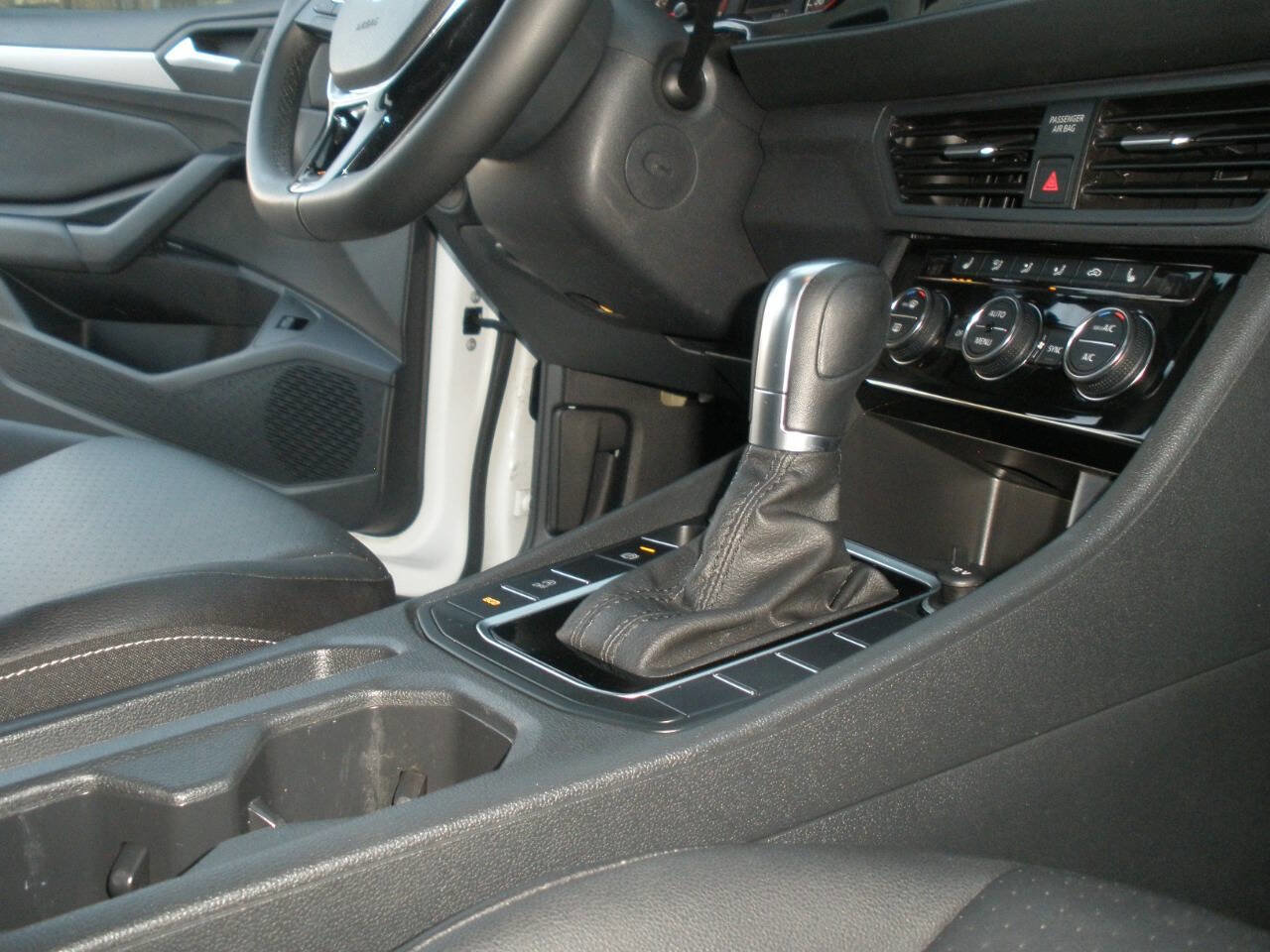 Used 2019 Volkswagen Jetta SE image 28