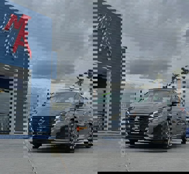 Used 2023 Nissan Altima 2.5 SL image 1