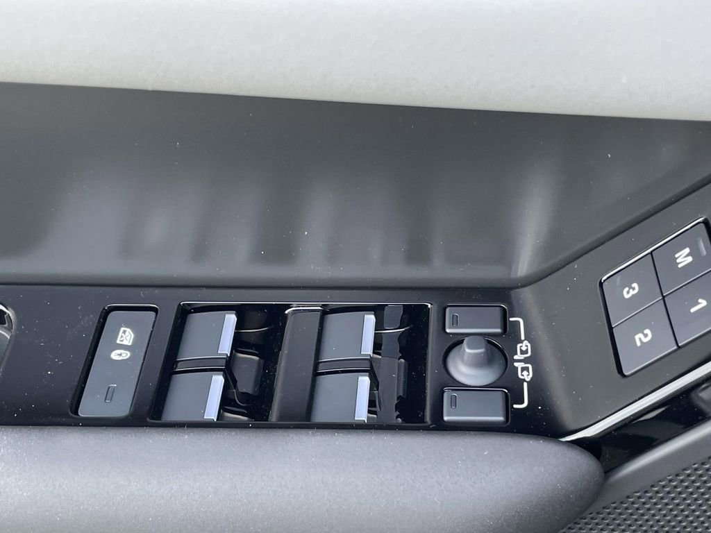 New 2026 Land Rover Range Rover Velar S AWD/4WD image 25