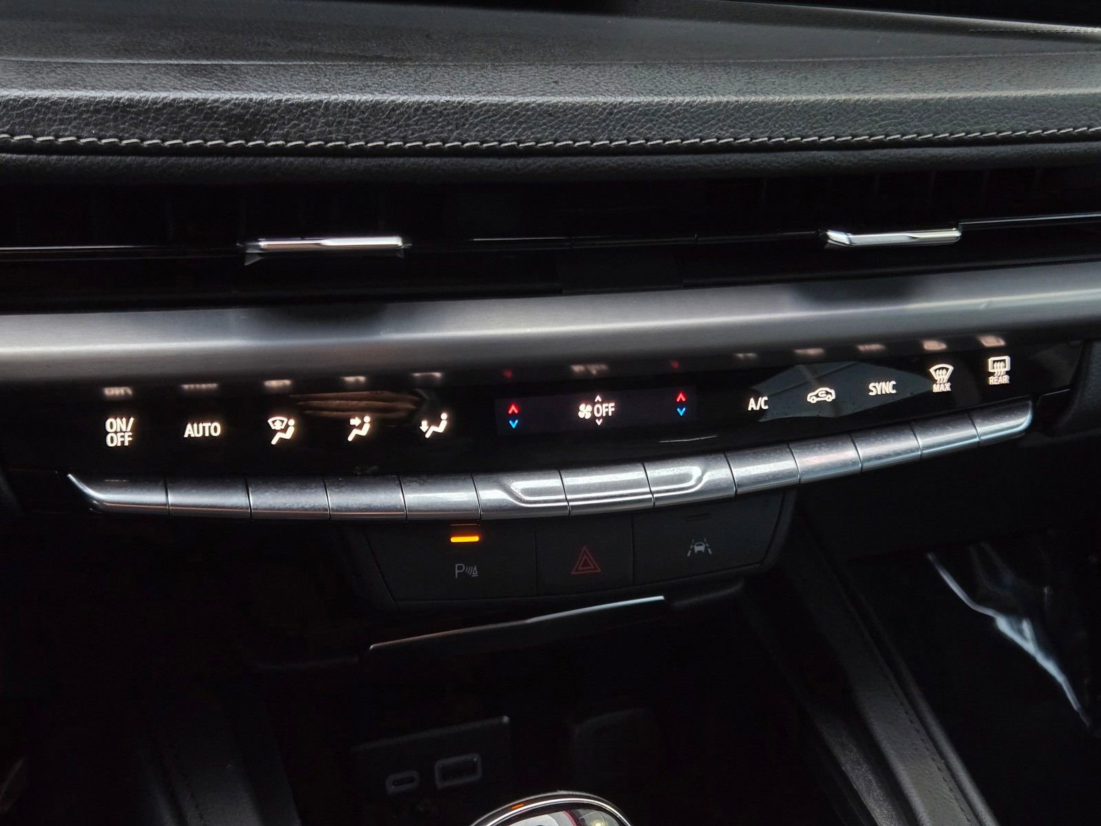 Used 2024 Cadillac XT4 Premium Luxury image 19