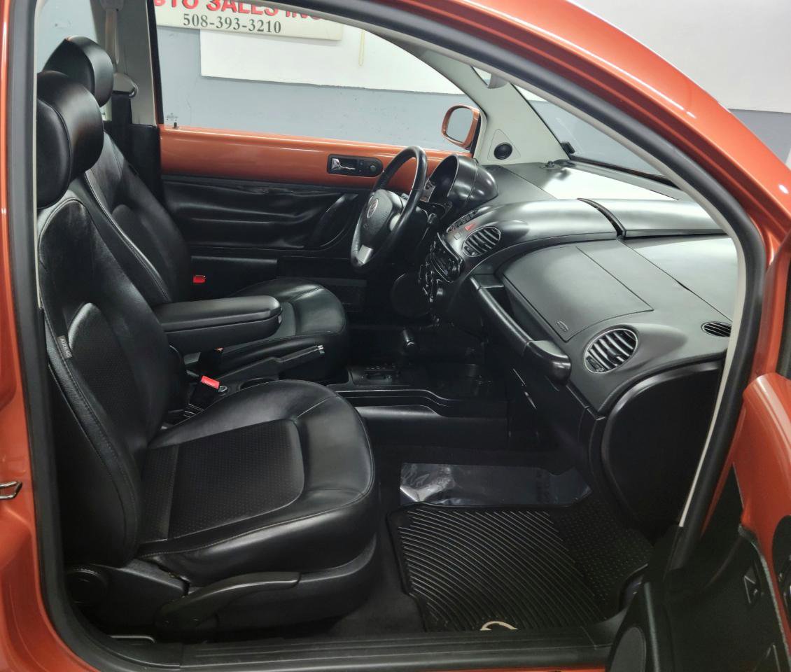 Used 2010 Volkswagen Beetle Red Rock FWD image 9
