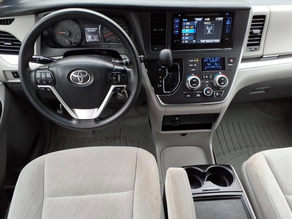 Used 2017 Toyota Sienna LE image 13