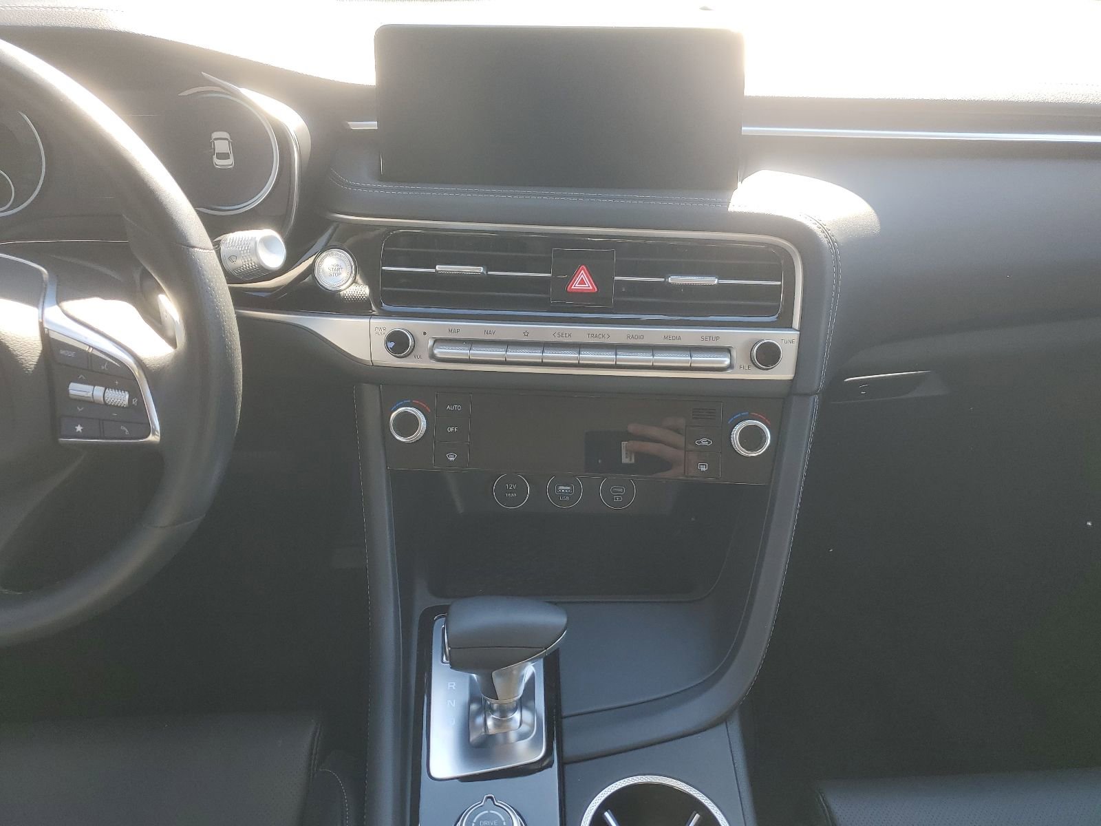 Used 2025 Genesis G70 2.5T image 10