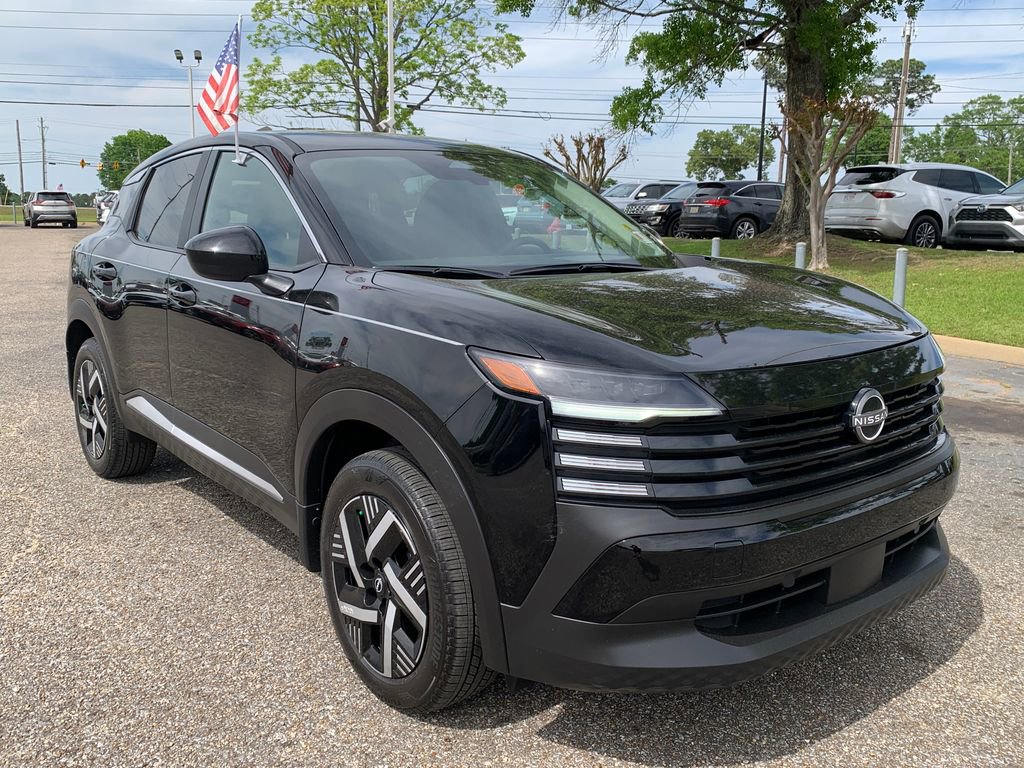 Used 2025 Nissan Kicks SV FWD image 1