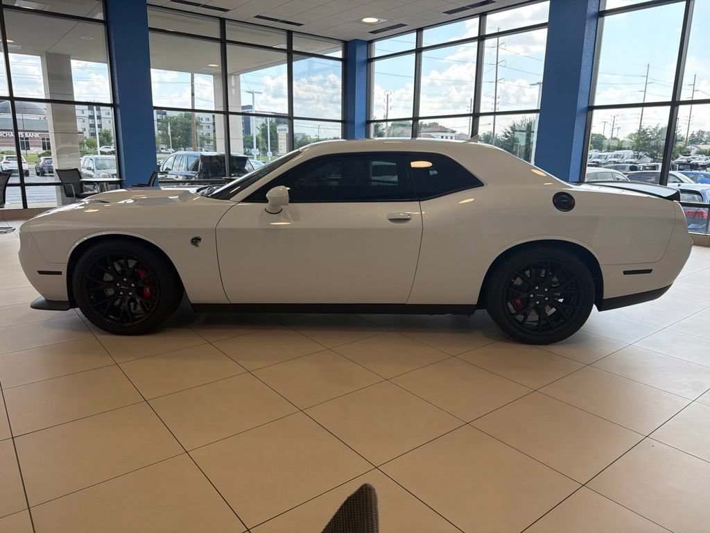 Used 2015 Dodge Challenger SRT Hellcat RWD image 2