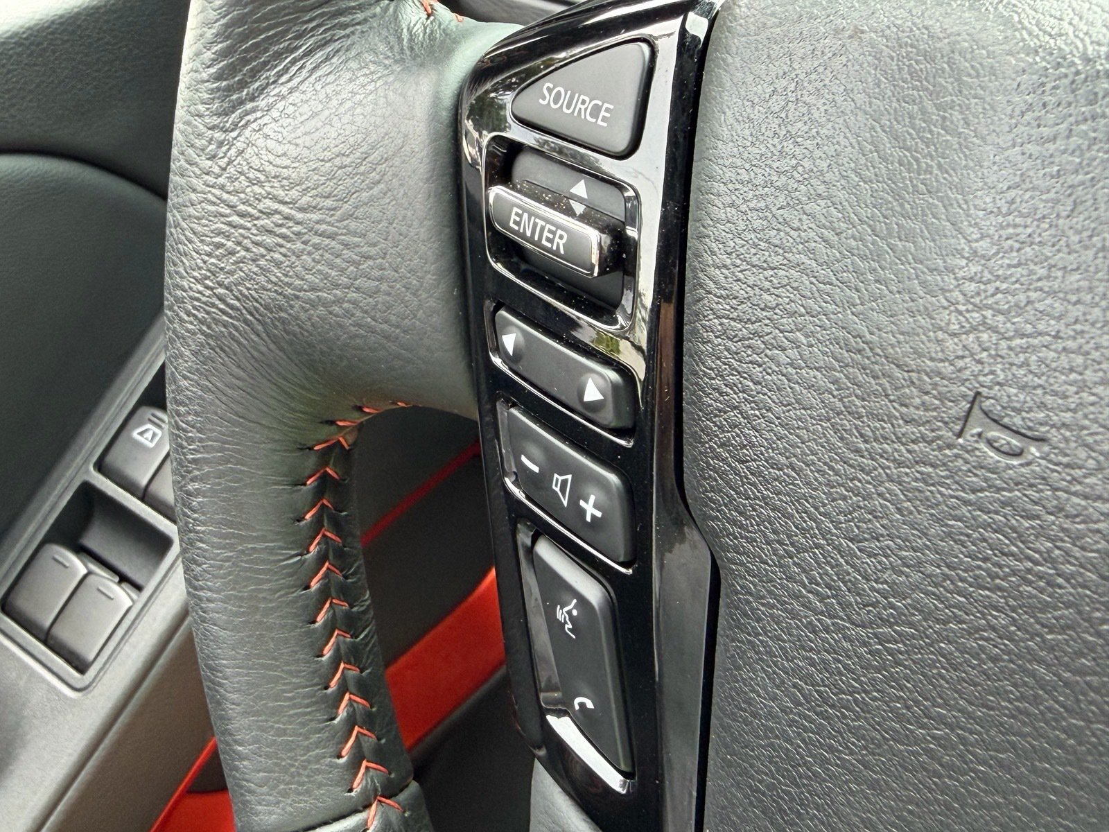 Certified 2025 Nissan Frontier Pro-X RWD image 30