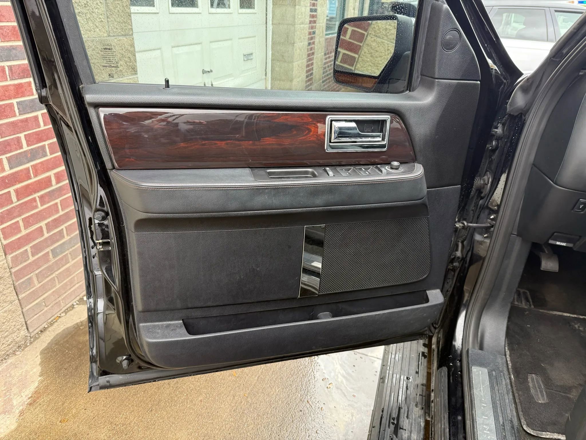 Used 2016 Lincoln Navigator Reserve image 19