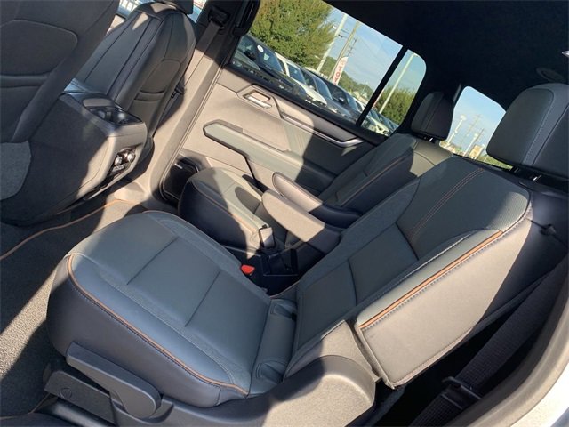 Used 2024 GMC Acadia AT4 w/ Luxury Package image 10
