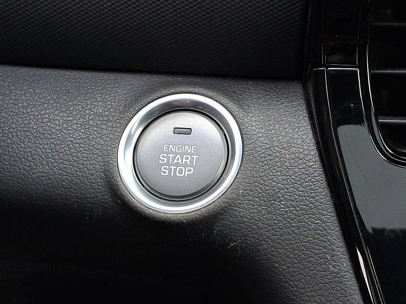 Used 2020 Hyundai Ioniq Limited image 27