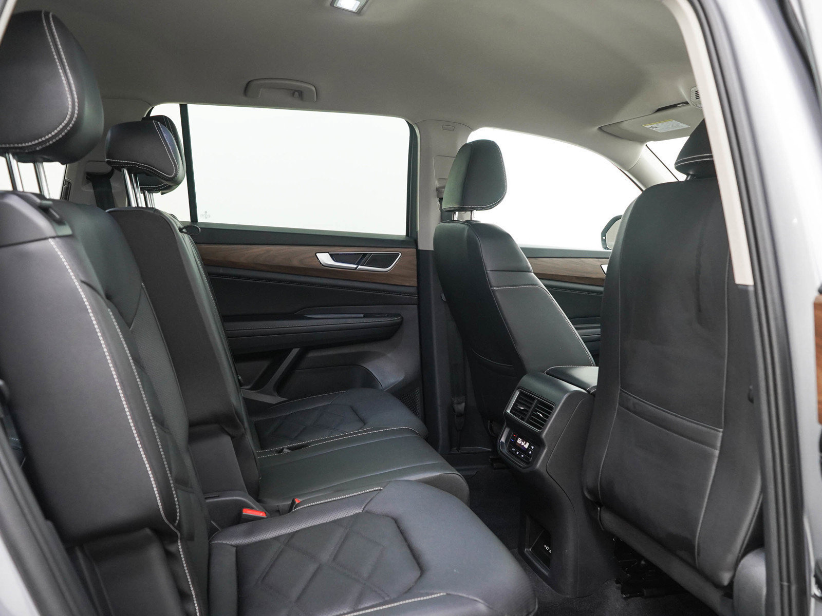 Used 2026 Volkswagen Atlas SE AWD/4WD image 13