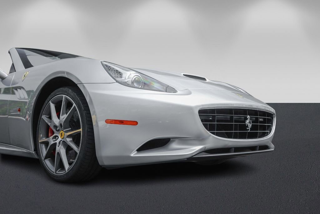 Used 2010 Ferrari California image 11