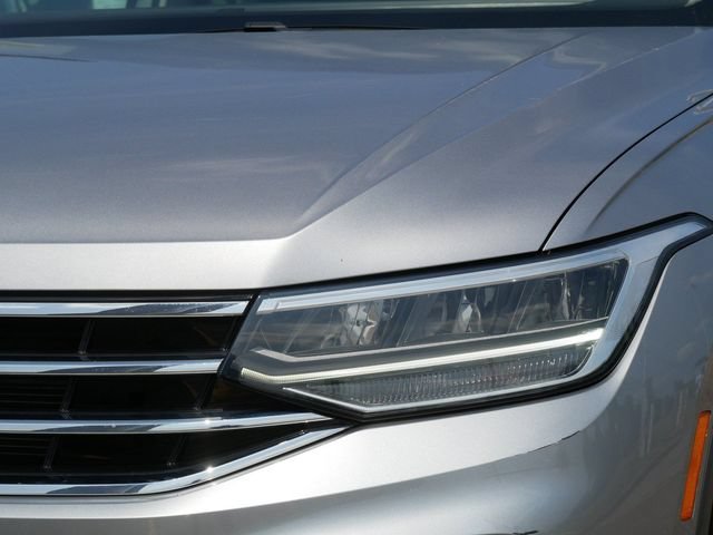 Certified 2023 Volkswagen Tiguan SE w/ Panoramic Sunroof Package AWD/4WD image 10