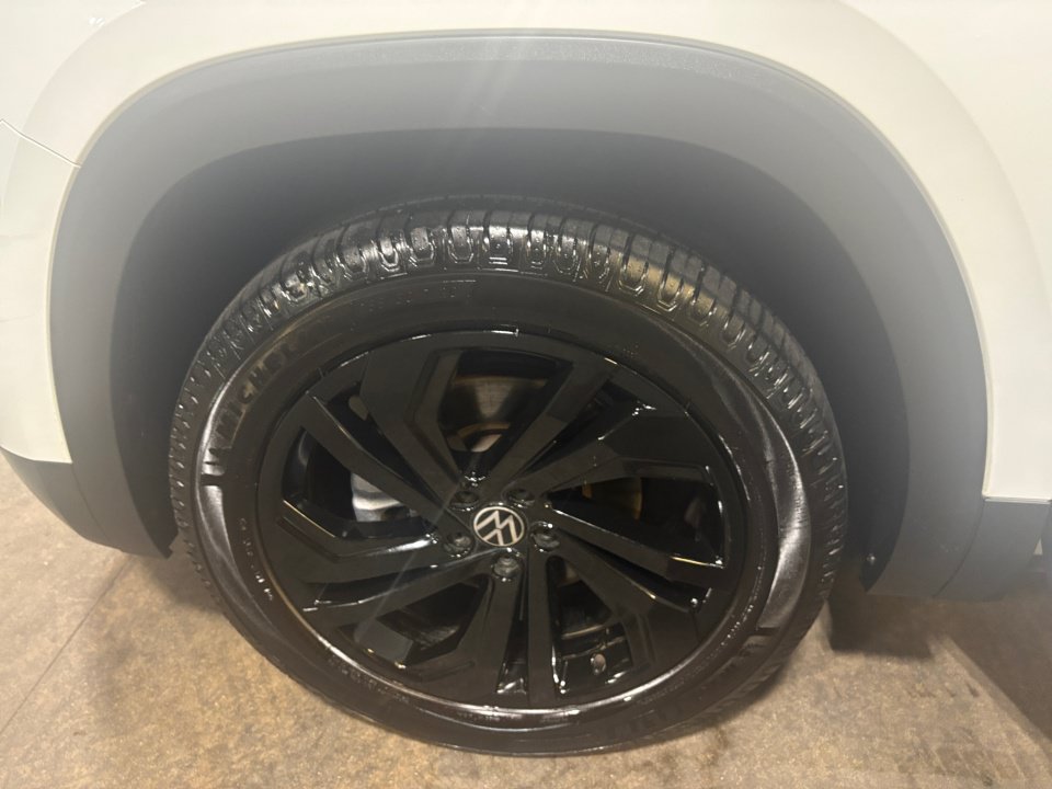 Certified 2023 Volkswagen Atlas SE w/ Black Wheel Package FWD image 22